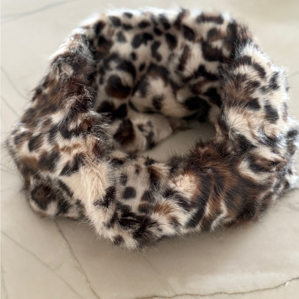 Atmosphere Faux Fur Loop Scarf NWOT